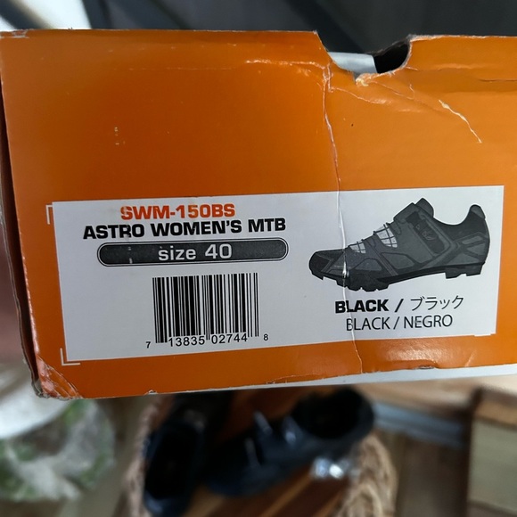 Serfas women’s Black Cycling Shoes with Silver Accents - Picture 3 of 7